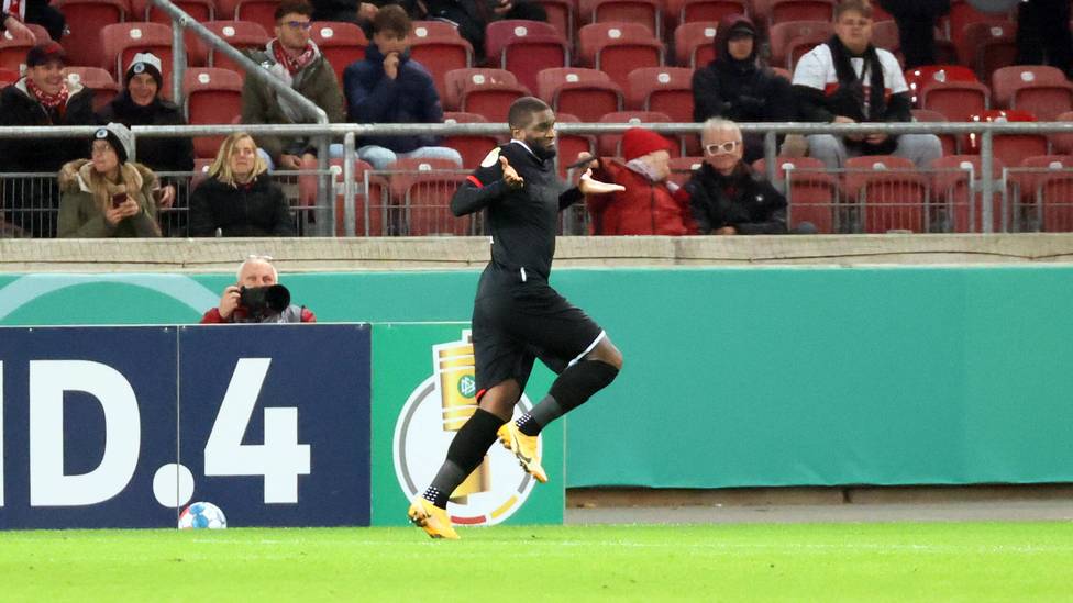 Joker Anthony Modeste hat den 1. FC Köln in einem engen Pokalfight beim VfB Stuttgart mit seinem nächsten Doppelpack ins Achtelfinale geschossen. Alle Tore und Highlights im Video.
