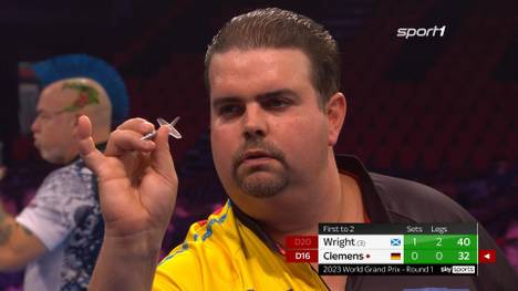 Peter Wright zeigt gegen den "German Giant" eine starke Leistung und besiegt Gabriel Clemens mit 2:0 nach Sätzen. Somit steht der Schotte im Achtelfinale des Darts World Grand Prix. 