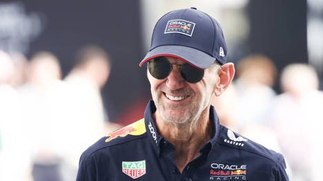 Chefdesigner Adrian Newey verlässt das Formel-1-Weltmeisterteam Red Bull. Wie der Rennstall am Mittwoch mitteilte, werde der 65-Jährige „im ersten Quartal 2025″ ausscheiden. 