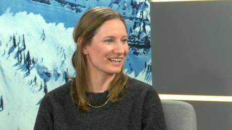 Im „SKI & BERGE: Das DSV Magazin“ auf SPORT1 verrät Skirennläufern Lena Dürr ein kleines Geheimnis über ihre bisher errungenen Medaillen. 