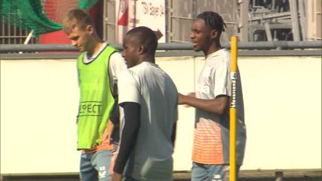 Nachdem die bisherigen Rechtsverteidiger-Optionen der Red Devils unzufriedenstellend sind, scheint Erik ten Hag seinen Wunschspieler in der Bundesliga gefunden zu haben.