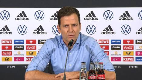 Anfang der Woche gab der DFB bekannt, dass Joachim Löw vorerst Bundestrainer bleibt. Nun äußert sich Oliver Bierhoff dazu und stärkt Joachim Löw den Rücken.