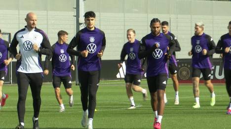 Gute Nachrichten für Aleksandar Pavlovic: Der Bayern-Star ist zurück auf dem Trainingsplatz der deutschen Nationalmannschaft. 