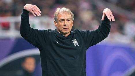 Jürgen Klinsmann ist als Folge des vorzeitigen Scheiterns der südkoreanischen Fußballer beim Asien-Cup als Nationaltrainer entlassen worden. Der Verbandschef lästert übel.