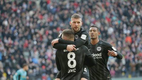 Ex-Frankfurt-Profi Sébastien Haller steht einem Bericht aus Frankreich zufolge vor einem neuen Kapitel in seiner Karriere. Nach Informationen der L’Équipe wechselt der Angreifer zu Ajax Amsterdam.