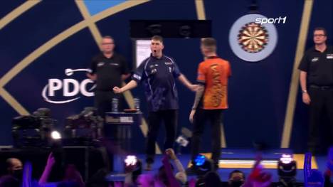 Bei der Darts-WM 2022 wirft William Borland in seinem ersten Spiel auf der großen Bühne des Ally Pally direkt einen Neun-Darter - und schafft dabei ein historisches Kunststück, wie es die PDC bei einem TV-Match zuvor noch nie gesehen hat.