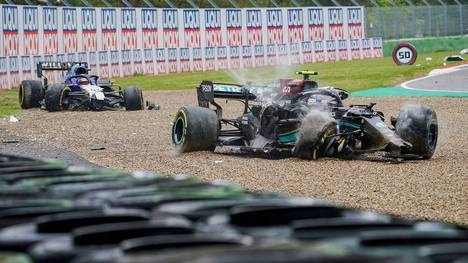 Lewis Hamilton hat in Imola ein komplettes Mercedes-Debakel verhindert. Max Verstappen siegt, Bottas und Russell fetzen sich nach einem Crash.