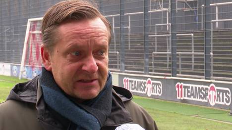 Einen Tag nach der 0:5-Klatsche in Freiburg stellt sich Köln-Boss Horst Heldt der Presse - und nimmt dabei kein Blatt vor den Mund.