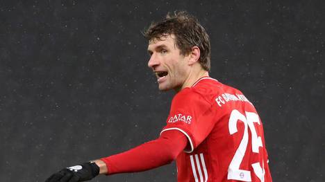 Thomas Müller wird dem FC Bayern noch einige Tage fehlen. Nach seiner Corona-Erkrankung ist der Stürmer noch in Heim-Quarantäne.