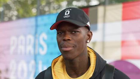 Basketball-Star Dennis Schröder ist Fahnenträger des DOSB bei den Olympischen Spielen. Für ihn als Deutscher mit Migrationshintergrund ist es eine große Ehre, das Land zu repräsentieren.