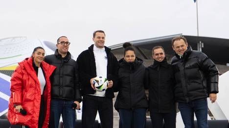 Der offizielle Spielball für die Heim-Europameisterschaft wurde vorgestellt. Der Ball mit dem Namen "Fussballliebe" soll verschiedene Aspekte repräsentieren.