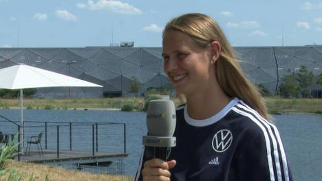 Nicht mal mehr eine Woche und dann startet die Frauenfußball-WM. Im exklusiven Sport1-Interview spricht Flügelspielerin Klara Bühl unter anderem über den WM-Titel, die gestiegene Erwartungshaltung und den lebhaften Team-Zusammenhalt.
