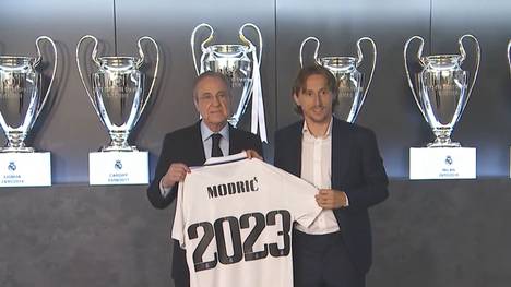 Luka Modric spielt auch in der kommenden Saison für Real Madrid. Der 36-jährige Spielmacher bleibt dem “Weißen Ballett” somit erhalten und nimmt Angriff auf die nächsten Titel für seine Sammlung.