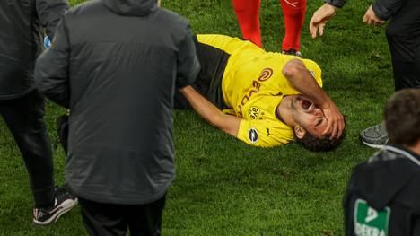 Mateu Morey von Borussia Dortmund wurde bereits zum zweiten Mal operiert und droht, monatelang auszufallen.