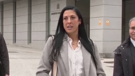 Die Spanierin Jennifer Hermoso wurde nach dem WM-Sieg vom ehemaligen Chef des spanischen Fußballverbandes ungefragt geküsst. Jetzt sagt die 33-Jährige vor Gericht aus.