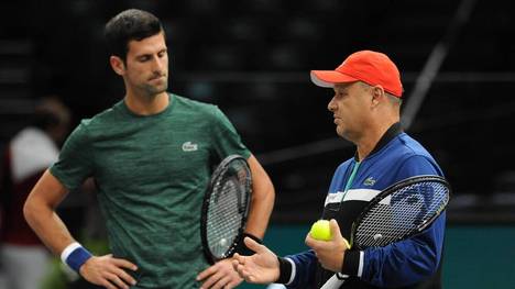 Nachdem Novak Djokovic  wegen seiner nicht anerkannten Impf-Ausnahme aus Australien abgeschoben wurde, hat sich der 34-Jährige nicht mehr öffentlich zu Wort gemeldet. Jetzt spricht aber sein Coach.