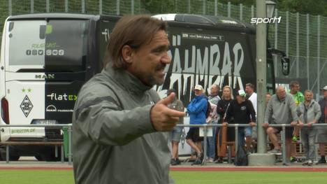 Im Trainingslager von Borussia Mönchengladbach wird dem neuen Coach Daniel Farke viel Lob zuteil. Auch seitens des Bundestrainers Hansi Flick, der den Fohlen einen Besuch abstattete. 