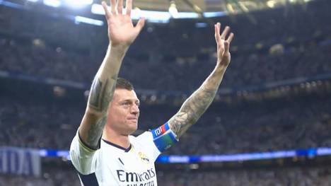Toni Kroos ist bei seinem letzten Spiel für Real Madrid im Estadio Santiago Bernabéu verabschiedet worden. Nach zehn Jahren bei den Königlichen beendet die Vereinslegende seine Karriere im Sommer.