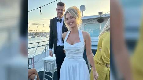 NBA-Star Isaiah Hartenstein heiratet US-Model Kourtney Kellar. Das Paar feiert ihre Traumhochzeit auf einer Yacht.