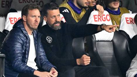 Der Assistent von Bundestrainer Julian Nagelsmann wird seinen Job aufgeben, um künftig als Chefcoach arbeiten zu können. Von einem bestimmten Job rät ihm ein Bundesliga-Kultcoach ab.