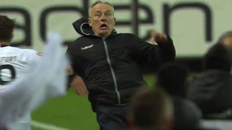 Erinnern Sie sich noch an diese Szene? Als Freiburg-Trainer Christian Streich einen Bodycheck vom früheren SGE-Kapitän David Abraham bekam.