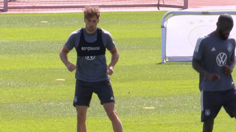 Ist Leon Goretzka gegen Frankreich vielleicht doch dabei? Der Bundestrainer gibt ein Fitness-Update des Mittelfeldstars. 