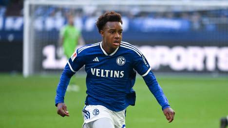 Assan Ouedraogo vom FC Schalke 04 darf zur U17-WM reisen. Die Königsblauen haben sich dabei aber eine Hintertür offen gehalten.