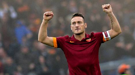 Francesco Totti gehört zweifelsohne zu den besten Stürmern des 21. Jahrhunderts. Kaum ein Spieler hat Treue und Liebe zu einem Fußballverein so vorgelebt wie er. Wie gut war eigentlich Francesco Totti? 