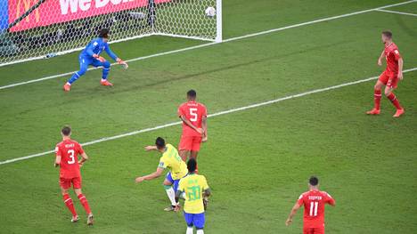 Brasilien hat schon nach dem zweiten Gruppenspiel den Einzug ins WM-Achtelfinale perfekt gemacht. United-Mittelfeldstar Casemiro erzielte den 1:0-Siegtreffer 