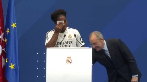 Real Madrid hat das 18-jährige Supertalent Endrick im Estadio Santiago Bernabeu vorgestellt. Dabei wird der Brasilianer von seinen Gefühlen übermannt.