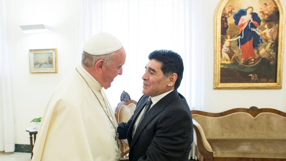 Papst Franziskus hat das im November verstorbene Fußball-Idol Diego Maradona als "Poet des Fußballs" gewürdigt.