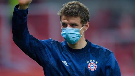 Thomas Müller wird bei der Klub-WM positiv auf Corona getestet. Wie geht der FC Bayern damit um? Denn: Schon am Montag steht das nächste Spiel auf dem Programm.