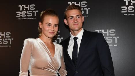 Matthijs de Ligt vom FC Bayern München ist ein Star auf dem Spielfeld. Neben dem Platz gibt es allerdings einen Hype um seine Freundin Annekee Molenaar, was den 23-Jährigen aber nicht stört.