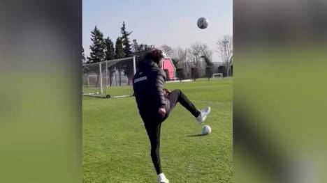 Andrea Pirlo ist mittlerweile Trainer bei Fatih Karagümrük. Seine Magie am ball hat er allerdings noch nicht verloren, wie er mit zwei Kunstschüssen beweist.