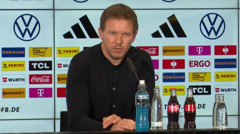 Julian Nagelsmann lässt Mats Hummels bei der DFB-Nominierung außen vor. Der Nationaltrainer gibt auf der Pressekonferenz am Donnerstag preis, wie der BVB-Verteidiger darauf reagierte.