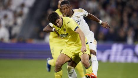 Schocknachricht für David Alaba! Der Innenverteidiger zog sich beim 4:1 im Ligaspiel gegen den FC Villareal einen Kreuzbandriss im linken Knie zu.
