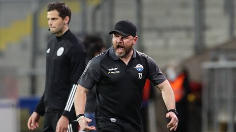 Steffen Baumgart unterschreibt beim 1. FC Köln einen Vertrag bis 2023 - ligaunabhängig. Warum er im April bei SPORT1 noch ein Engagement in der Domstadt ausschloss.