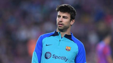 Am Dienstag hatte Gerard Piqué seinen Rücktritt vom FC Barcelona verkündet. Nun gibt es Mutmaßungen, die einen rein sportlichen Abgang bezweifeln