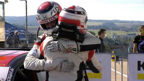 Dominik und Marcel Fugel können sich im ersten Wertungslauf der TCR am Sachsenring gegen die Konkurrenz durchsetzen.