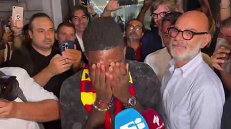Nach sportlich schweren Jahren beim FC Barcelona wechselt Samuel Umtiti zu US Lecce. Beim Empfang in Italien wird der Franzose von den Reaktionen der Fans emotional überwältigt. 