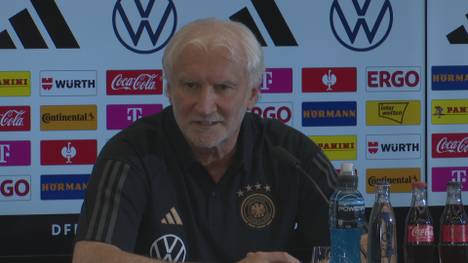 DFB-Sportdirektor Rudi Völler äußert sich zum Beleidigungs-Eklat um Antonio Rüdiger. Er hatte einen Fan am Flughafen beleidigt.