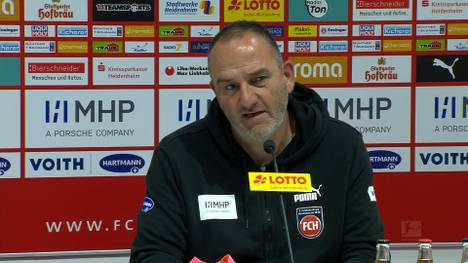 Heidenheims Trainer Frank Schmidt entschuldigt sich nach dem Spiel gegen RB Leipzig im Namen des Vereins für eine Buttersäure-Attacke auf die Gästefans. Der Coach findet deutliche Worte.
