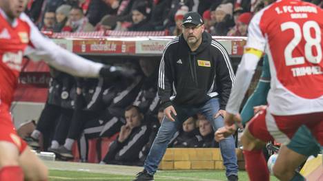 Union Berlin setzt seine besorgniserregende Sieglos-Serie auch gegen den FC Augsburg fort. Die Gäste entführen drei Punkte aus der Hauptstadt - und auch Steffen Baumgart verzweifelt vorerst an den Eisernen.