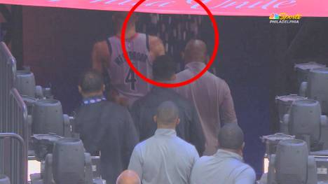 Russell Westbrook war kaum zu bändigen. Nach einer Popcorn-Attacke aus dem Publikum rastet der Superstar der Wizards aus.