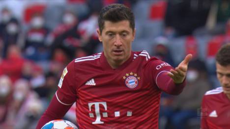 Es läuft die 45. Minute im Spiel der Bayern gegen Greuther Fürth – Robert Lewandowski begeht ein Allerwelts-Foul. Damit rüttelt er seine Mitspieler auf und geht so als Leader voran.