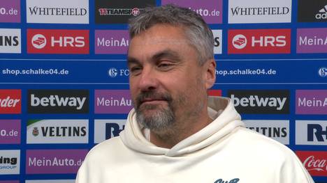 Thomas Reis spricht nach dem Sieg gegen den VFB Stuttgart zwar von Erleichterung, allerdings erwähnt er auch den riesigen Druck der auf der Mannschaft liegt