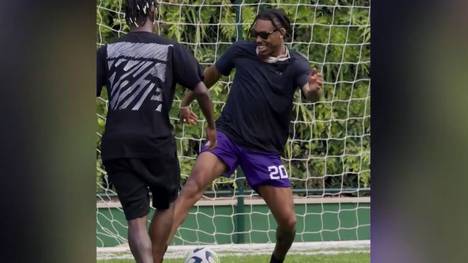 Football-Superstar Justin Jefferson im ungleichen Duell mit Real-Star Vinícius Junior, der seine technischen Qualitäten unter Beweis stellt.