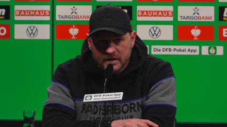 Nach dem umstrittenen Siegtor des BVB, legt Paderborn-Coach Steffen Baumgart nach dem Spiel gegen Schiedsrichter Tobias Stieler nach. Auch Edin Terzic äußert sich zur Aufreger-Szene.