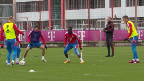 Sadio Mané ist zurück im Training beim FC Bayern, nach der 3:2 Niederlage können die Münchner den Rückkehrer auch dringend gebrauchen. Das sagen die Fans zu seiner Trainingsleistung.