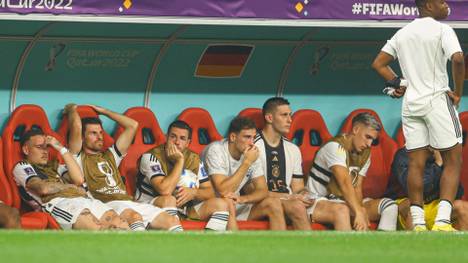 Deutschland ist trotz eines Sieges gegen Costa Rica bei der WM ausgeschieden, da Spanien das Parallelspiel gegen Japan verlor. Er ist das zweite Vorrunden-Aus nacheinander.